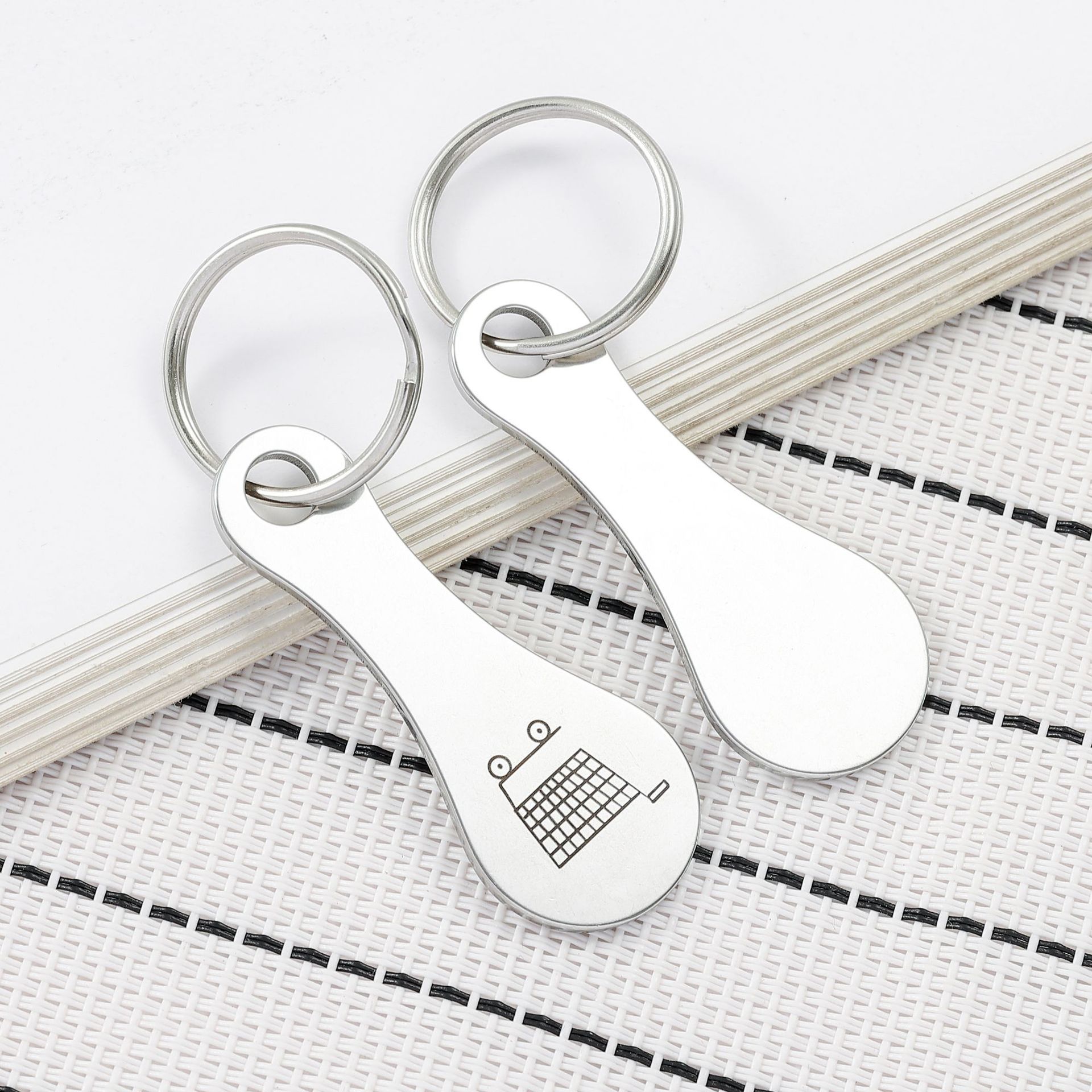    カート用ショッピングトークン、トロリーキー、キーホル - Token Coin Mechanism のレビューと価格